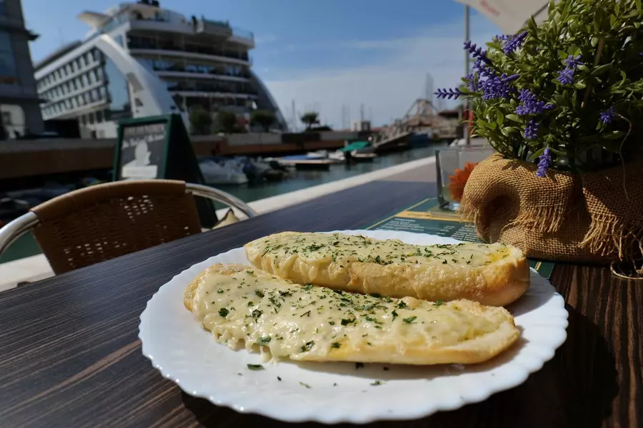 Cheesy garlic bread