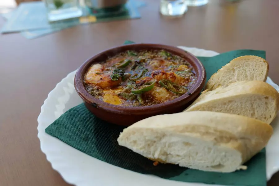 King prawn pil pil with crusty bread