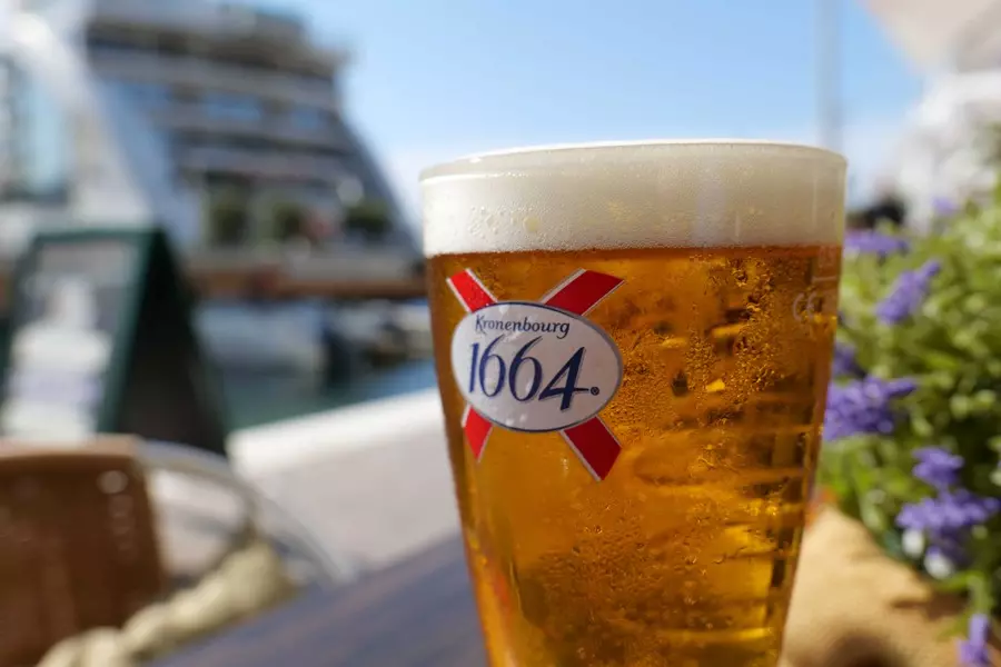 A close up shot of a pint of Kronenburg